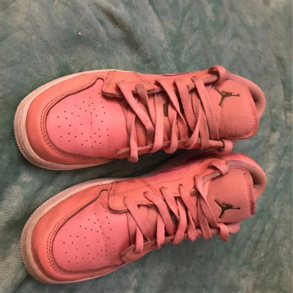 Pink Jordan’s - Picture 1 of 3
